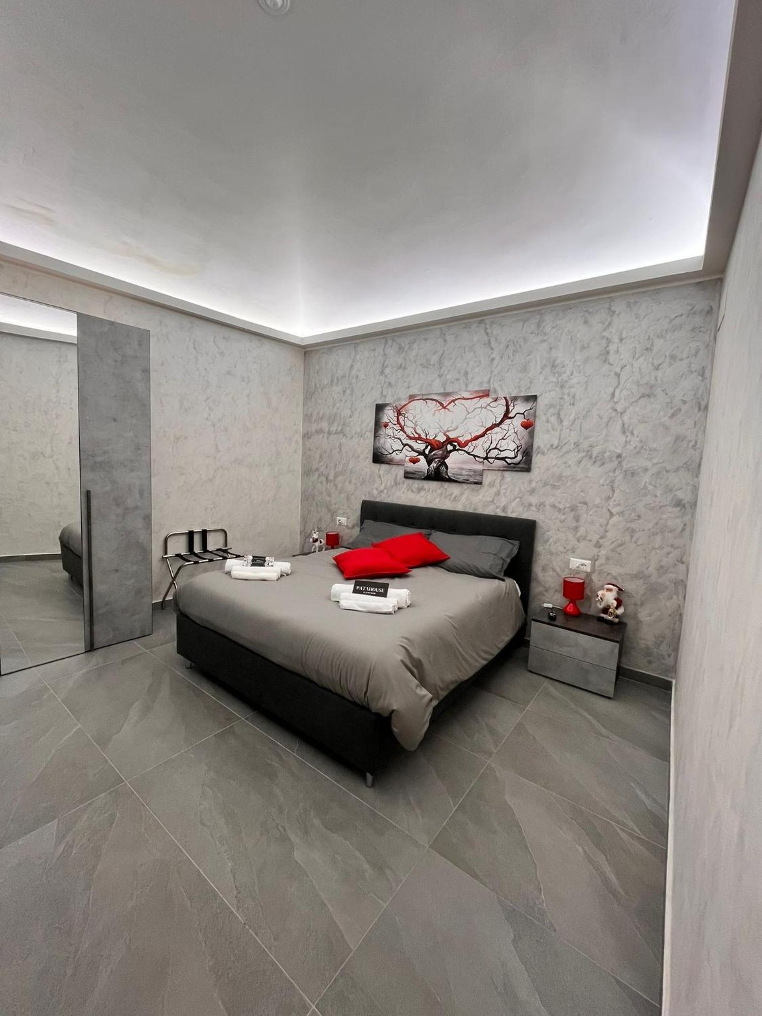 Patahouse Apartment Катания Екстериор снимка